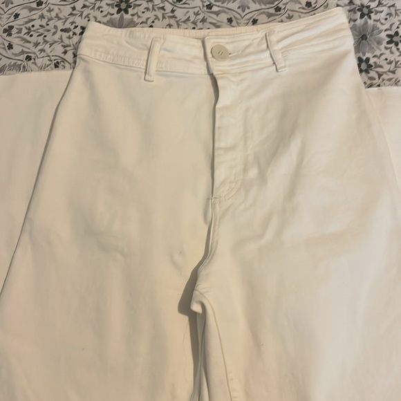 Stylish White Wide-Leg Jeans - Picture 2 of 6